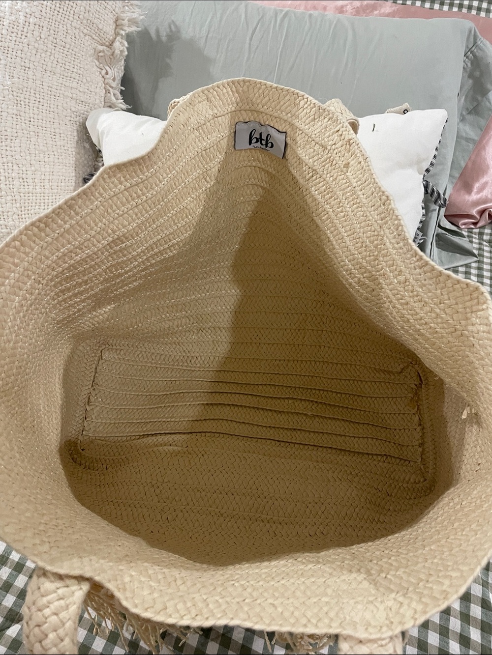 BTB Los Angeles Natural Straw Tassel Tote Bag - Cream- Good condition! - Picture 3 of 5